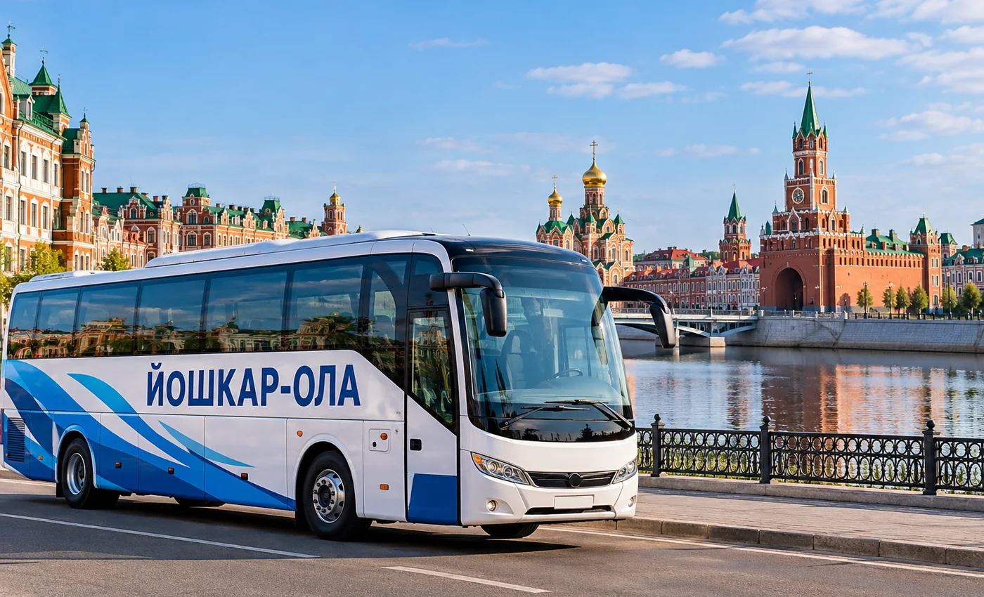 Пассажирский автобус Йошкар-Ола на фоне города